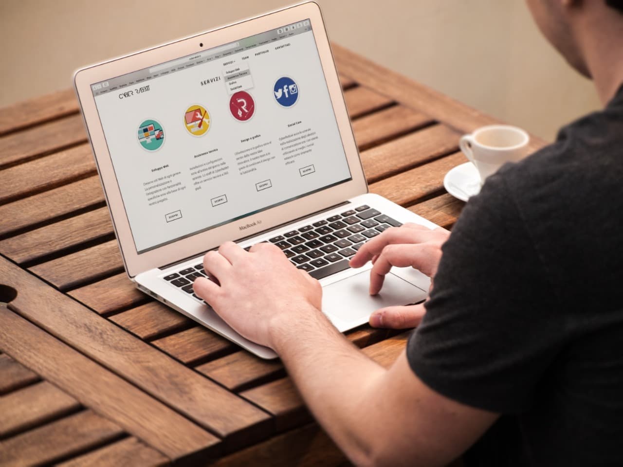 Linkedin Business Email Finder Tool with Email Verification
