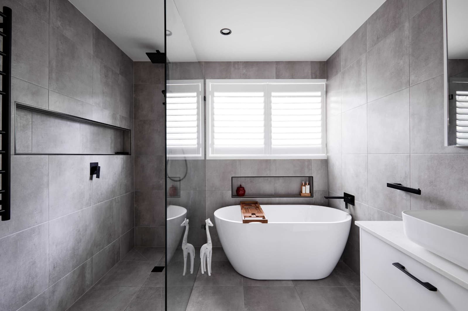 Elegant Wet Room Shower Screen Ideas for Small Bathrooms