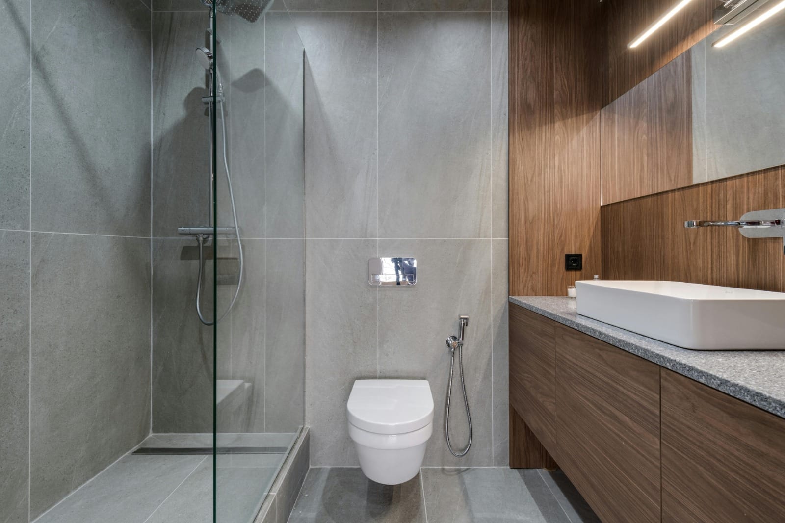 Bathroom Cabinet with Mirror and Light for Small Spaces: The Perfect Solution for Your Home