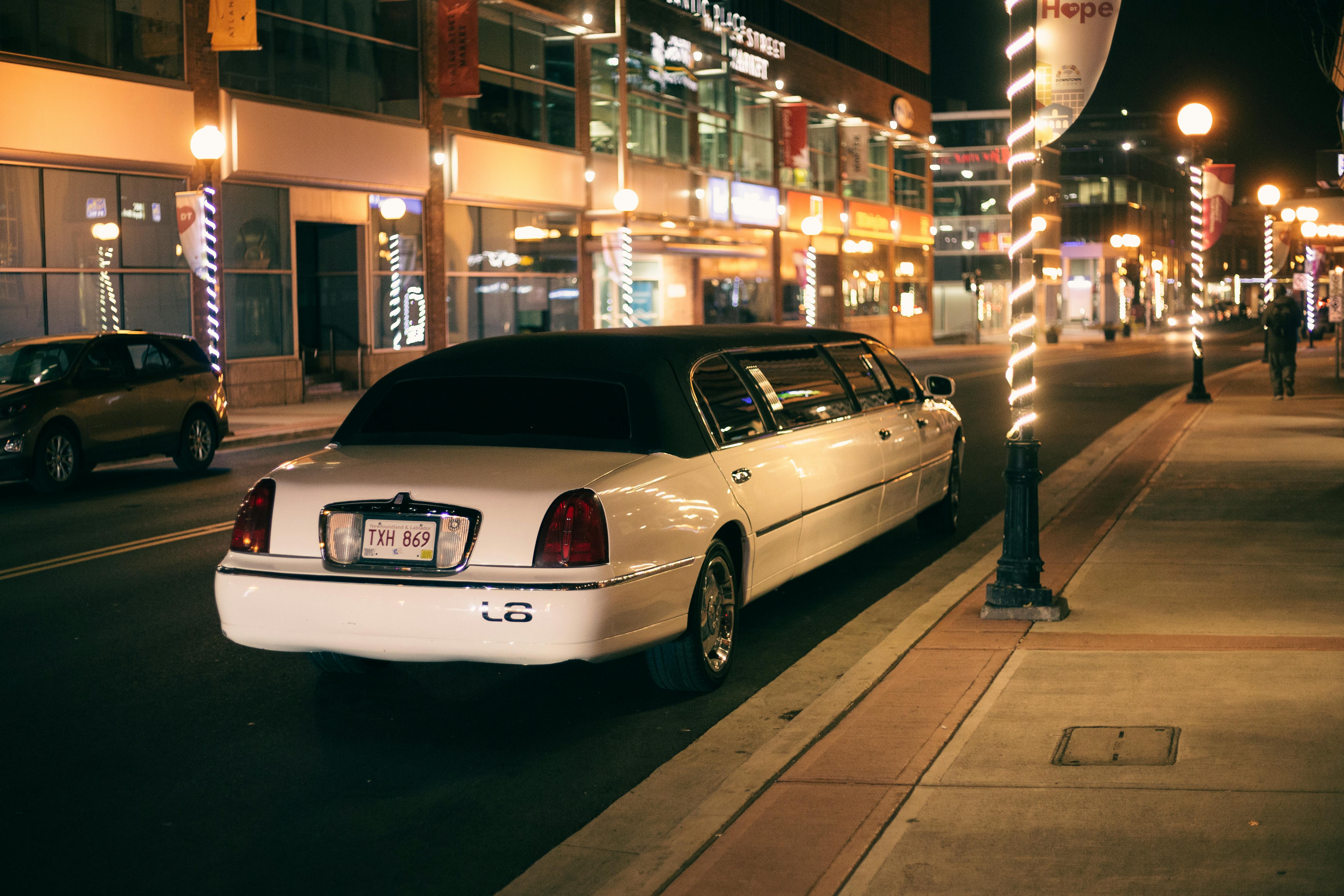 VIP Miami Limo Service – Premium Transportation for Every Occasion